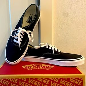 NEVER BEEN WORN Classic Black Vans w/ White Trim 🛹 ~ 🛹 Size 10.5 🕺/ 12.0 💃